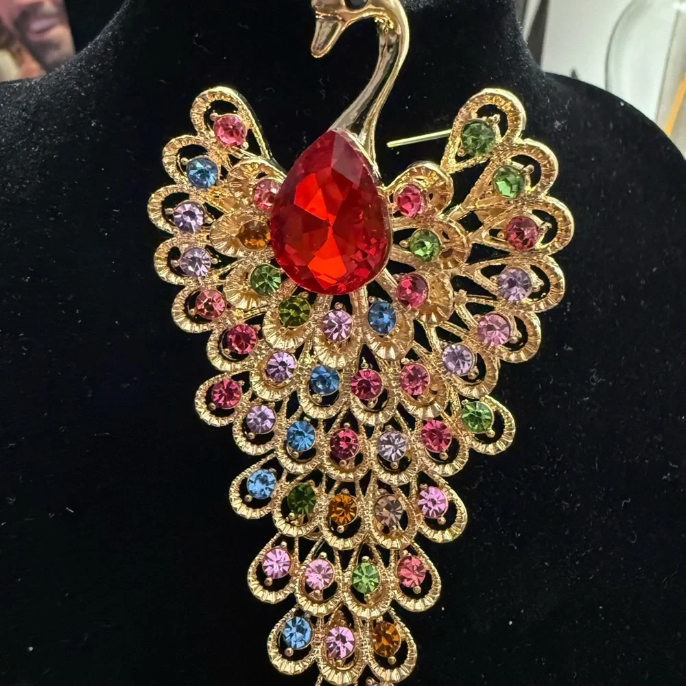 Elegant Gold Multicolor Swan Brooch - Picture 2 of 3